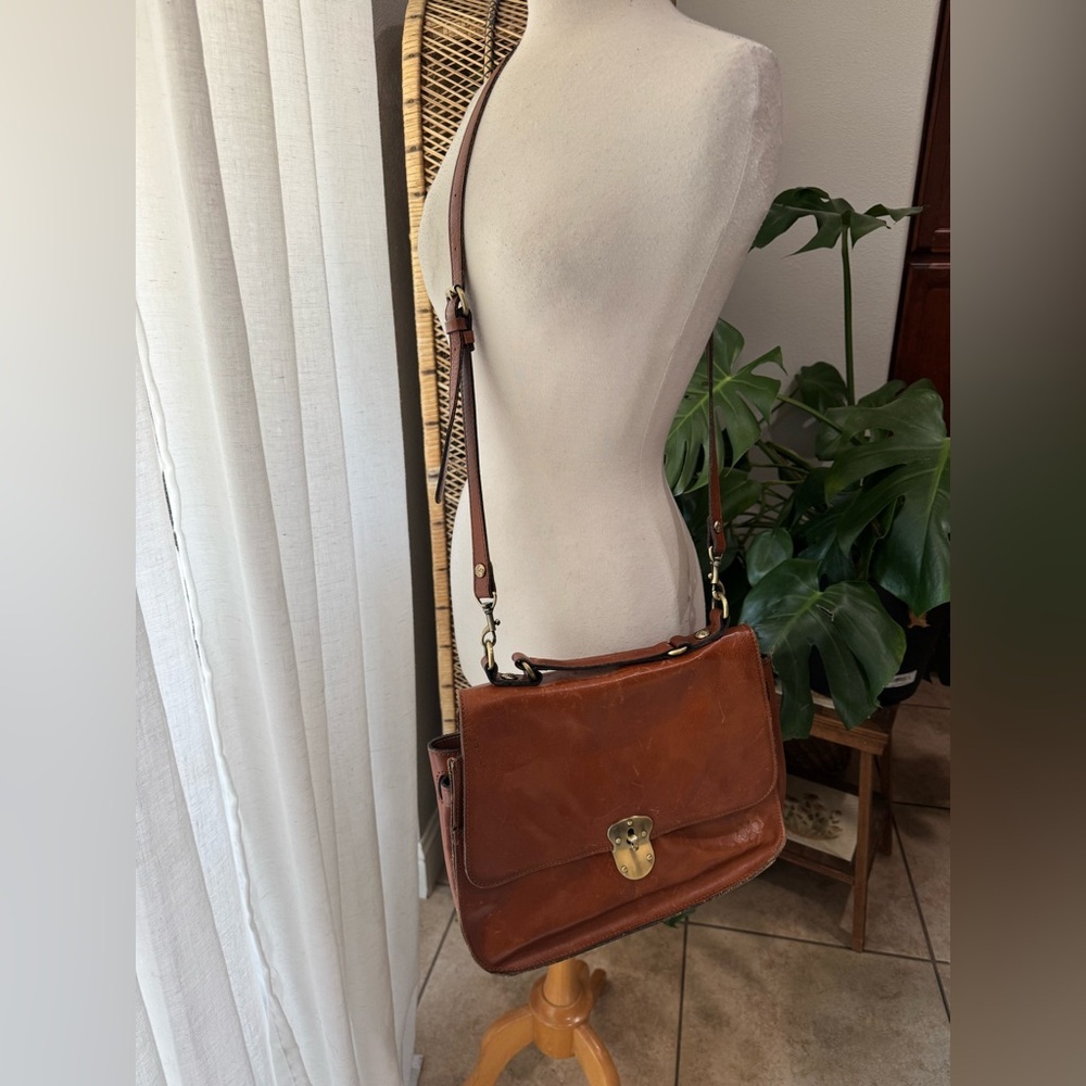 Patricia Nash Brown Leather Crossbody Bag Lock Closure Classic